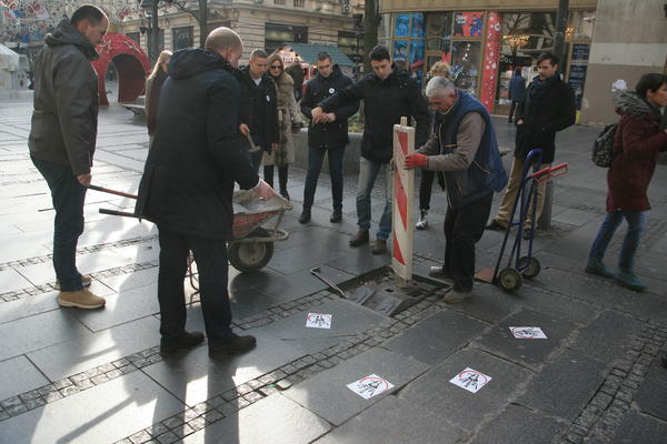Počelo veliko spremanje Beograda: Aktivisti grupe ŠTA RADITE BRE odneli Sinišin i Goranov otpad ispred zgrade skupštine (FOTO)