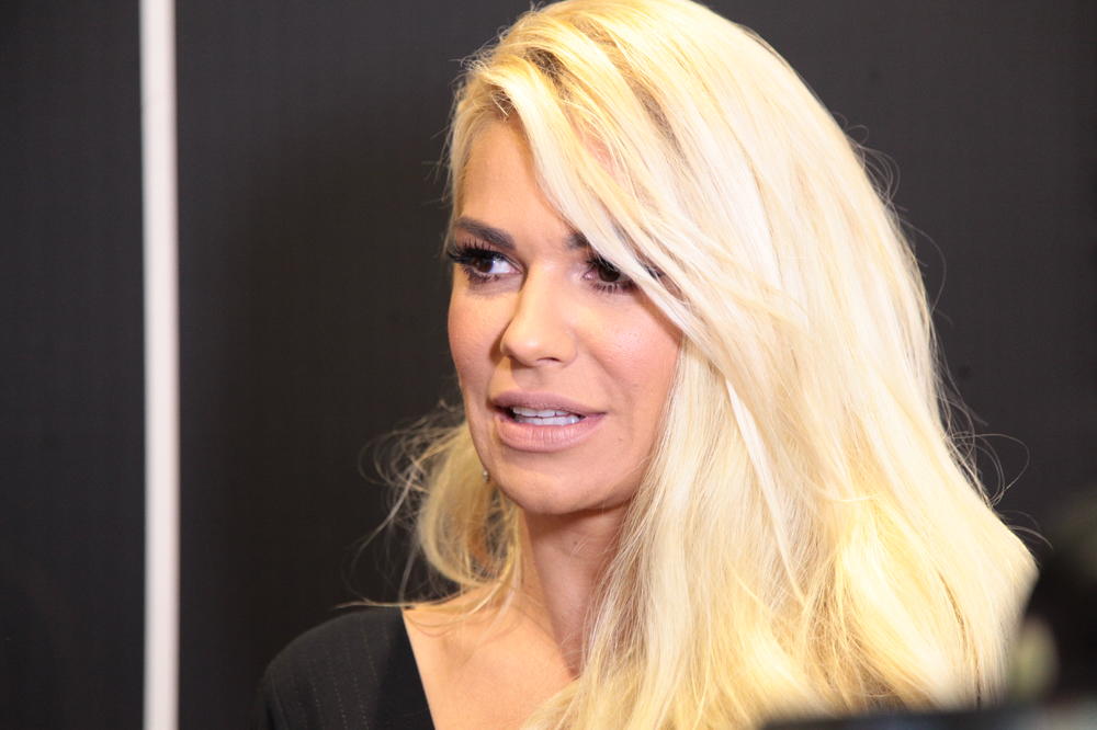 NATA SE OD POROĐAJA NIJE POJAVLJIVALA U JAVNOSTI: Sad kad smo je videli jedno je sigurno - novopečena MAMA JEDNOSTAVNO BLISTA! (FOTO)