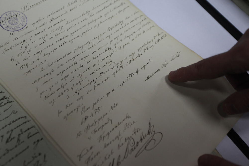 ORIGINALNA POVELJA LUJA XIV SA ZLATNIM PEČATOM STIGLA U SRBIJU! Pored nje očekuje se još JEDAN VAŽAN DOKUMENT!