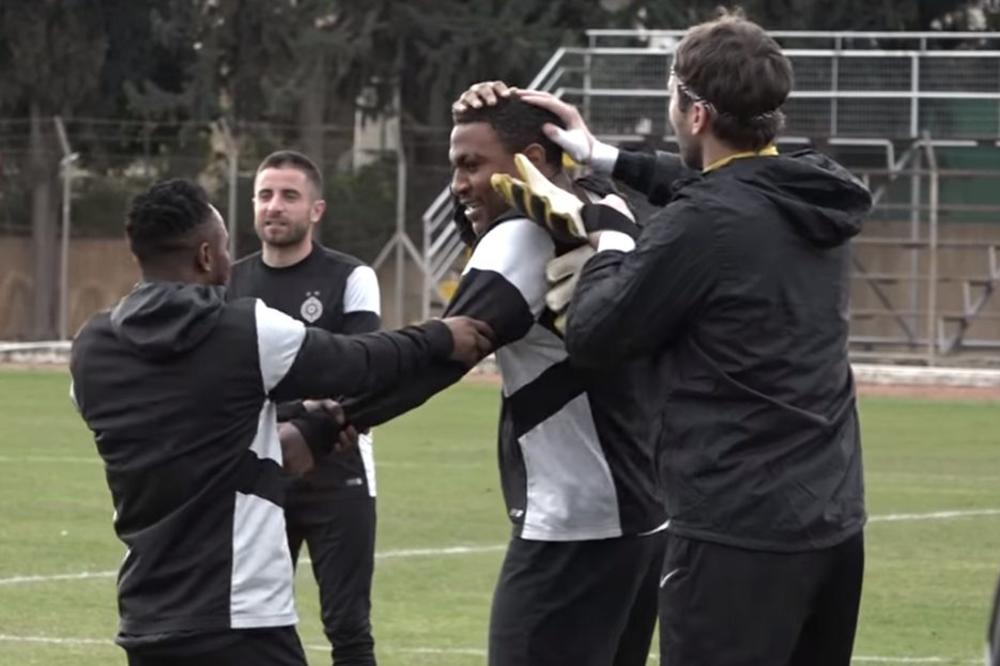 Prvo je namestio Tavambu, pa mu je razvalio opasnu dandaru: Iskusni Stojković zna kako se kažnjavaju saigrači! (VIDEO)