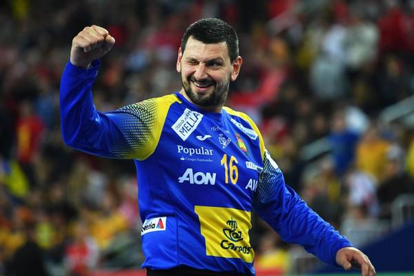 GRANDE ŠTERBIK: Bio je u čekaonici kod doktora kad su ga pozvali! Branio ukupno pola sata i doneo im prvo evropsko zlato! (VIDEO)