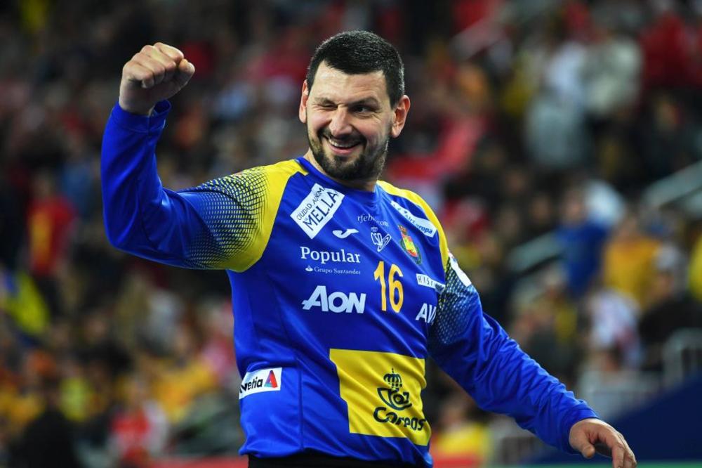 GRANDE ŠTERBIK: Bio je u čekaonici kod doktora kad su ga pozvali! Branio ukupno pola sata i doneo im prvo evropsko zlato! (VIDEO)