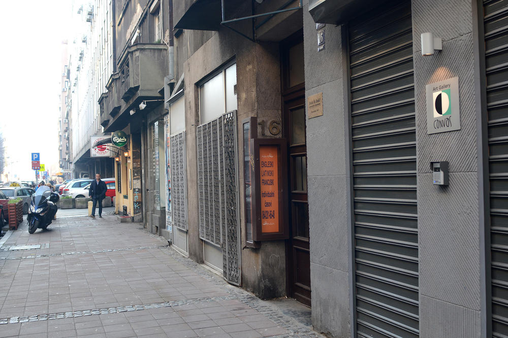 OPREZ, BEOGRAĐANI! Ako vam je ovo zalepljeno na zgradi, preti vam kazna od 2.000.000 dinara! (FOTO)