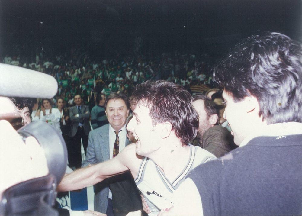 Milorad Miketa Đurić sa Aleksandrom Sašom Đorđevićem posle osvajanja titule evropskog prvaka 1992. godine u Istanbulu