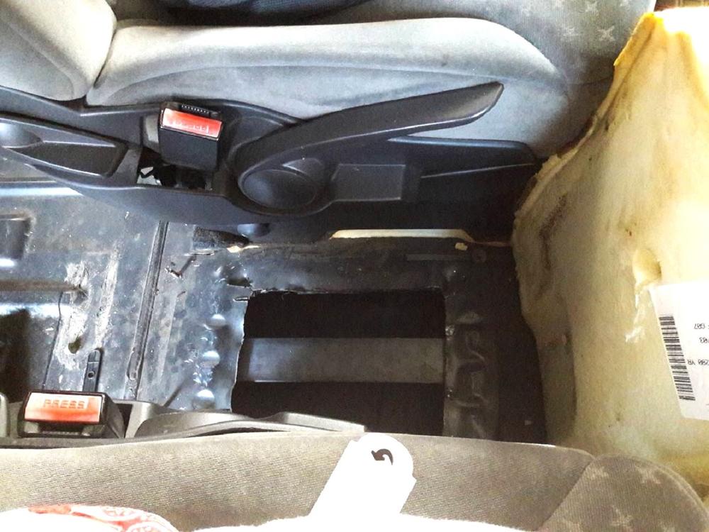 Specijalni bunker u podu automobila