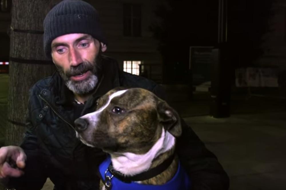 DIRLJIVA PRIČA JEDNOG BESKUĆNIKA: Hteo je da skoči s mosta, ali onda mu je NAJBOLJI PRIJATELJ SPASIO ŽIVOT! (FOTO)