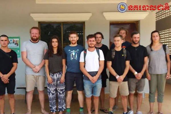 NISU IMALI POJMA DA JE TO NELEGALNO: Turisti uhapšeni u Kambodži zbog OVE FOTOGRAFIJE! (FOTO)