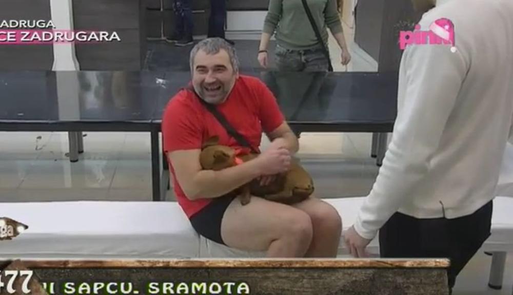 Miki je pokazao Filipu skriveno mesto gde nema kamera  