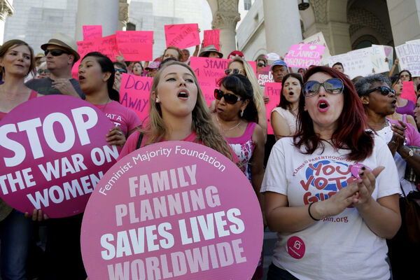 "ŽENE LEŽE NA INTERVENCIIJU PLAČUĆI I BUDE SE PLAČUĆI": Zabrana abortusa uzdrmala Ameriku, A EVO KAKO JE KOD NAS
