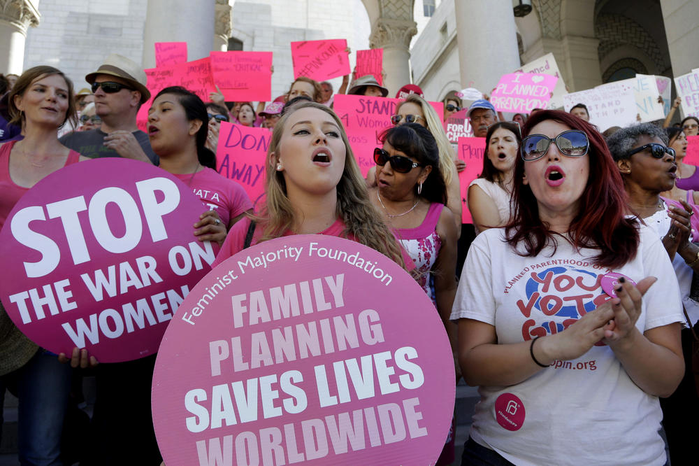 "ŽENE LEŽE NA INTERVENCIIJU PLAČUĆI I BUDE SE PLAČUĆI": Zabrana abortusa uzdrmala Ameriku, A EVO KAKO JE KOD NAS