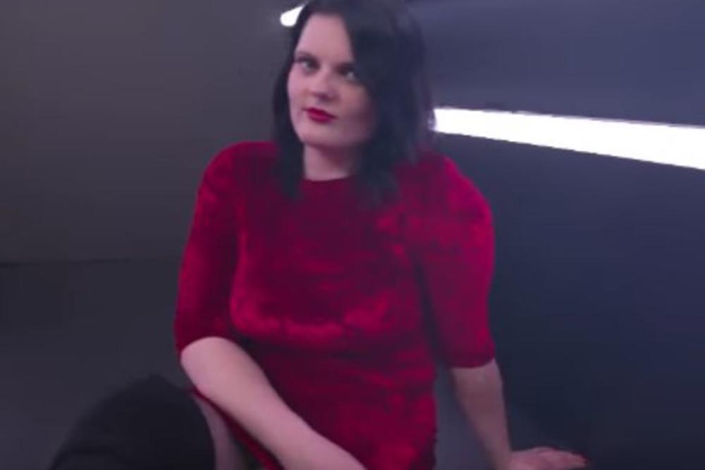 NIKAD STRAŠNIJA ŽIVOTNA PRIČA UČESNICE VELIKOG BRATA: Mama nas je rodila sa 16  i jedva smo preživele, a onda nas je deda poslao na usvajanje! (VIDEO)