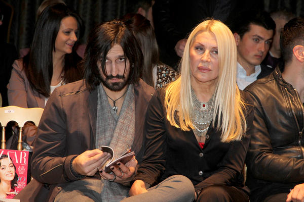 MUŽ VERICE RAKOČEVIĆ NEUTEŠAN: Dolazim da te vidim poslednji put, heroju moj jedini, volim te zauvek... (FOTO)