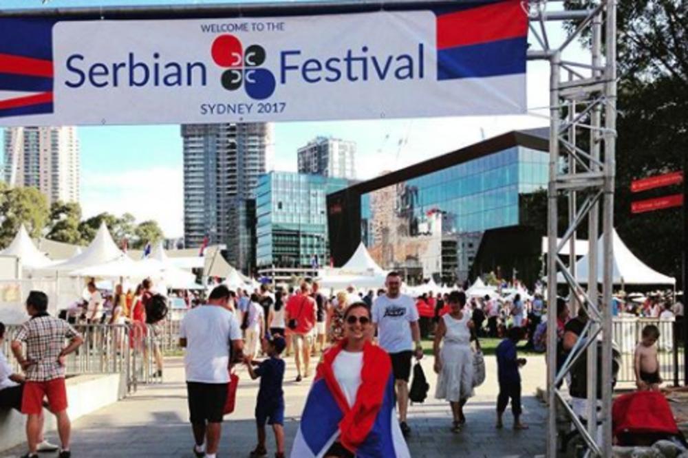 OVAKO SE SRBIJA SLAVI U SVETU: Burek, svinjetina, palačinke - ovo je SRPSKI FESTIVAL U SIDNEJU! (FOTO)