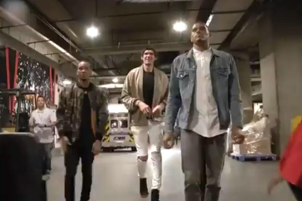 GRADU ANĐELA, "GANGSTA SQUAD" JE STIGAO: Bobi Marjanović je već sa svojim momcima u Stejpls centru! (VIDEO)