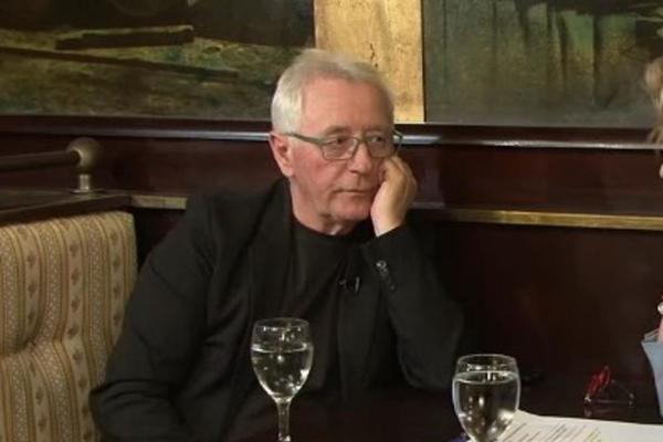 VELA LUKA U SUZAMA: Hiljade ljudi ispratilo Olivera Dragojevića na večni počinak uz njegovu pesmu! (FOTO) (VIDEO)