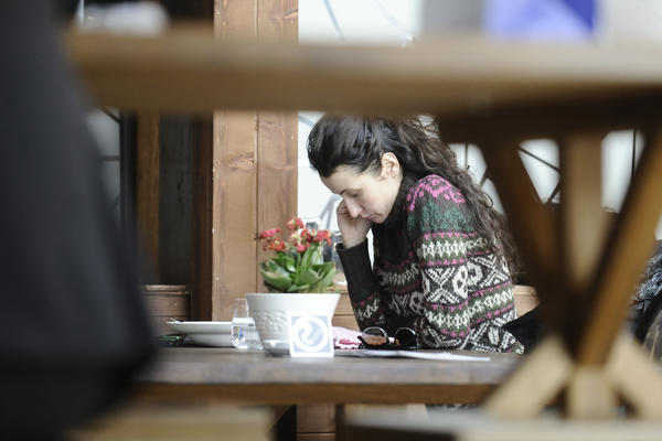 Žena koja je promenila život Nebojše Glogovca iz korena i u borbi s bolešću sad mu je najveća podrška: Ovo je glumčeva supruga Milica (FOTO)