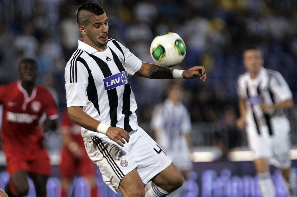 BIVŠI REPREZENTATIVAC U POLICIJI! Ispitan oko Mitrovićevog transfera iz Partizana!