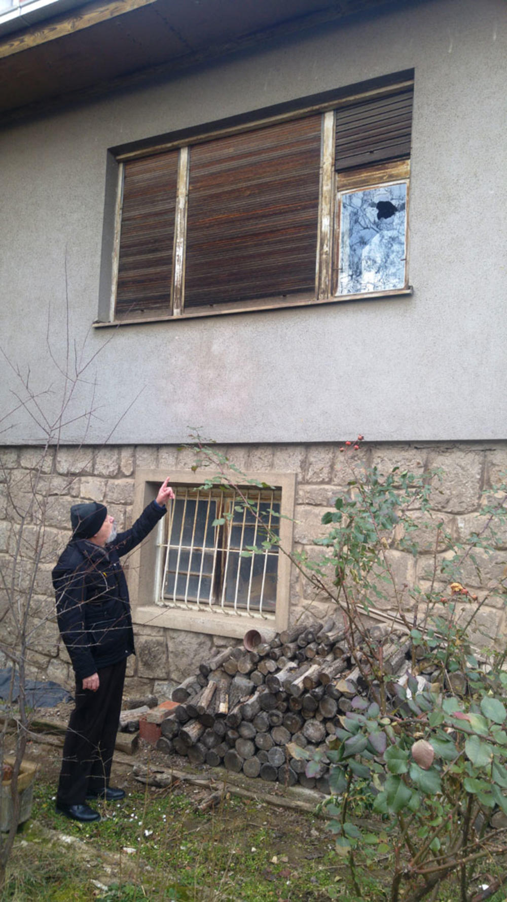 Kamenovana porodična kuća Marine Ivanović, bivše supruge nedavno ubijenog Olivera Ivanovića  