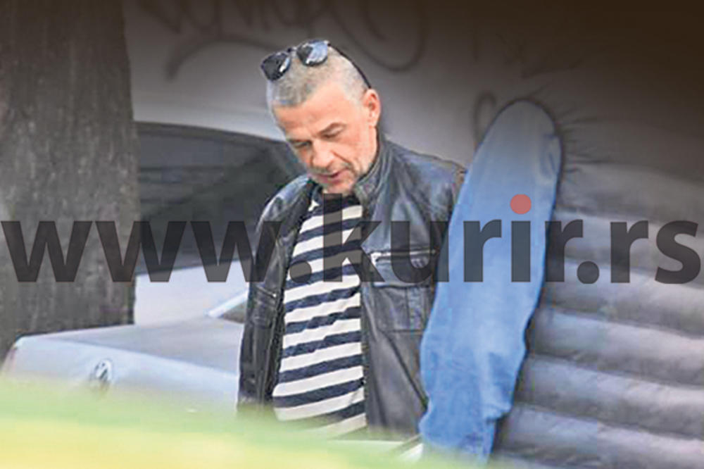 Malo je smršao i skratio kosu  