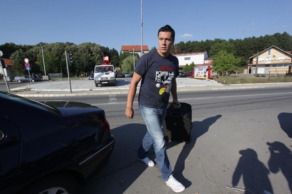 BIO JE SPORTISTA PA SE SMUVAO SA PEVAČICOM U RIJALITIJU: Najpoznatiju manekenku OSTAVIO zbog nje, evo ko je ON