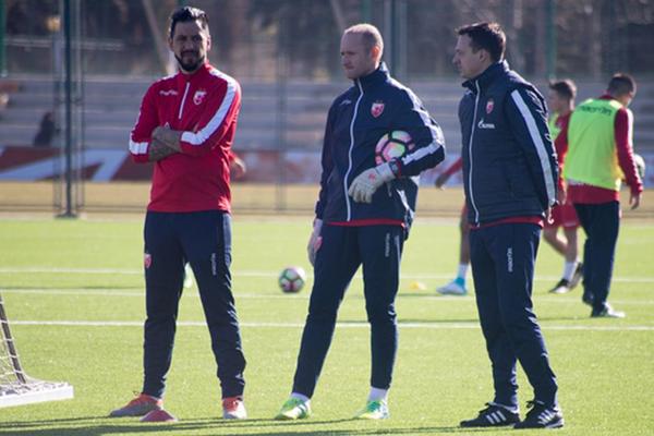 Miljenik Delija u trenerskom odelu: Bajković otkrio sa kim je u zoru pre treninga svaki dan išao na kafu, koliko sna mu je dovoljno... (VIDEO)