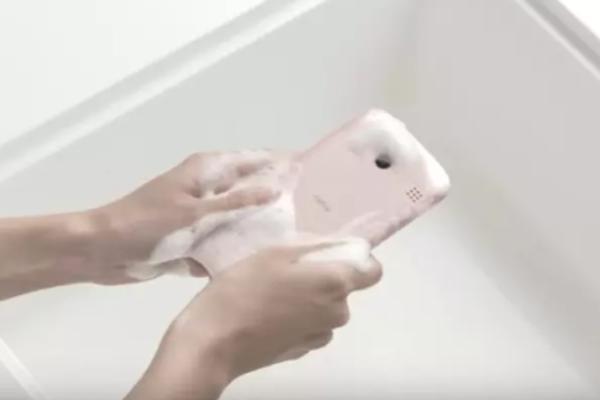 SVE SASTOJKE VEĆ IMATE U KUĆI: Uklonite ogrebotine sa telefona jednostavnim trikovima!