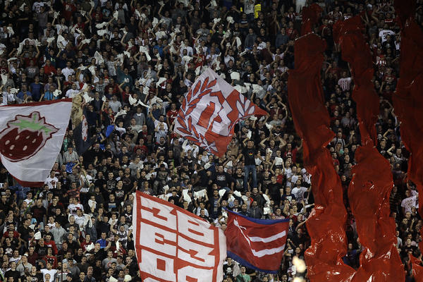 DELIJE RASPLAKALE MARAKANU! Ono što su navijači Zvezde napisali Glogovcu, zauvek će ostati upisano u srcima svih nas! (FOTO)