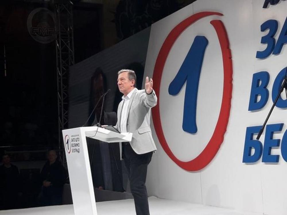 Živorad Žika Nikolić obratio se građanima na mitingu.