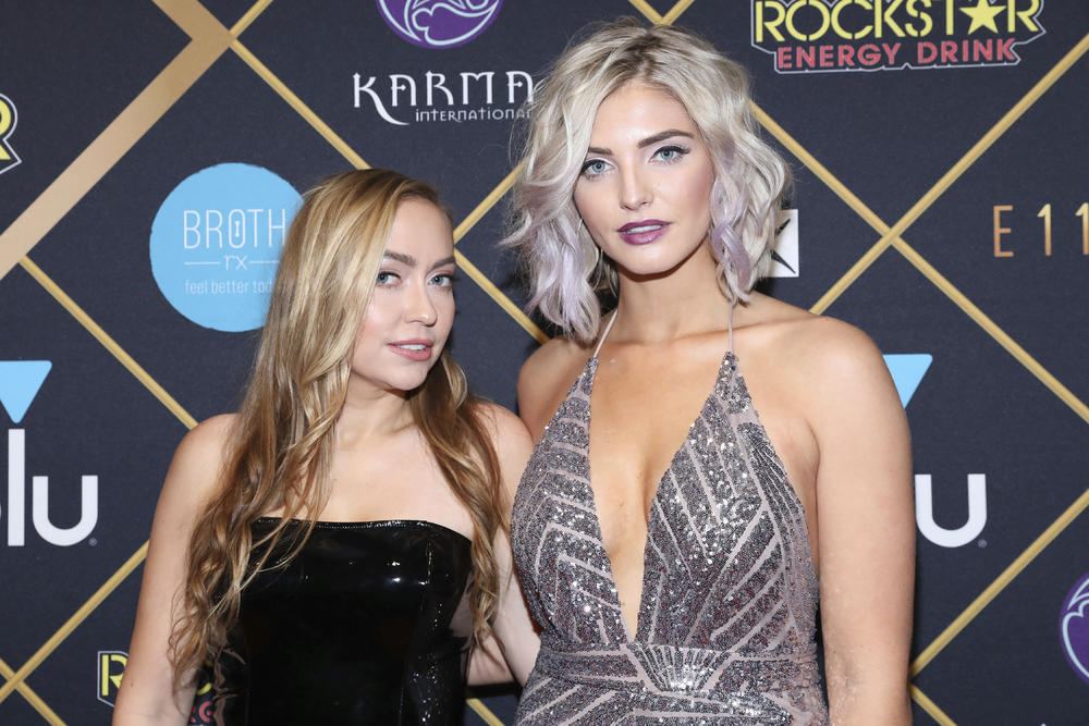 Brendi Sajrus i Olivija Karidi na žurci pred Superboul 2018.