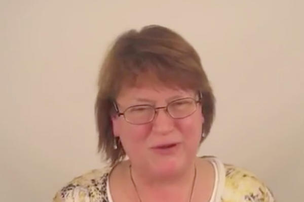 ODVELA JE MAMU KOD FRIZERA! Kad je izašla iz salona, NIJE MOGLA DA JE PREPOZNA!