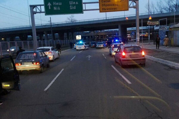 Filmsko hapšenje Grobara na NBGD! Policija izvlačila navijače iz automobila! (FOTO)
