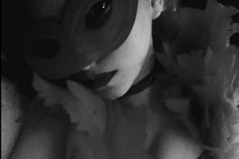 TINEJDŽERKA PRODAJE NEVINOST! Cena već dostigla POLA MILIONA, a ovako će potrošiti NOVAC! (FOTO)