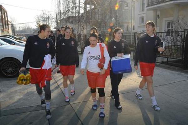 OPET TA KINA! Košarkašice pretrpele drugi poraz od domaćina turnira! (FOTO)