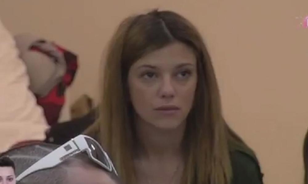 Kija očigledno nešto oseća prema Filipu i zbog toga je zbunjena 