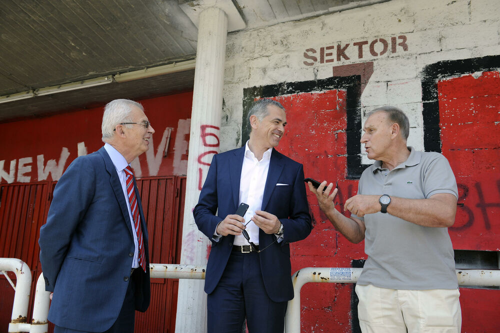 Dragan Džajić sa upravom Crvene zvezde 