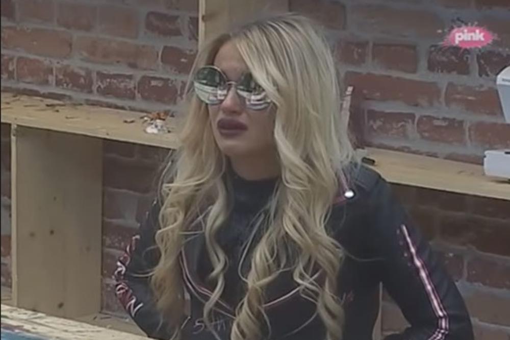 ZA NJIM KUKA MAJKA GOCA: Teodora je FRAJERA koji je lep kao ANĐEO ostavila zbog Anđela, ali on je UTEHU pronašao u zagrljaju Teodorine koleginice (FOTO) (VIDEO)