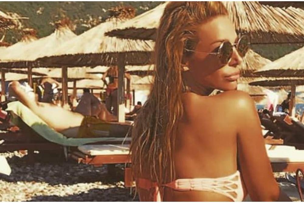 U medijima je već više od DECENIJU, bila je voditeljka Parova, a smatraju je srpskom Dženifer Lopez! Od njenih fotki u KUPAĆEM KOSTIMU obliva znoj (FOTO)