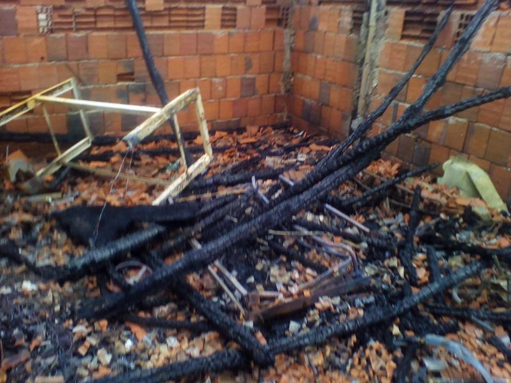 U romskom naselju u Kostolcu, nepoznati počinioci zapalili su stambeni objekat čiji je vlasnik u Nemačkoj  