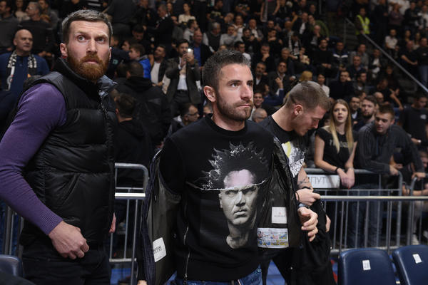 OVO NIJE NORMALNO! Zoran Tošić pobesneo i obrušio se na Grobare! (FOTO)