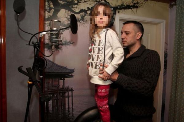 OVDE SE MAMA IZGUBILA: Mala Jana nakon ubistva crtala travu!  Ćerkin iskaz biće korišćen na suđenju Zoranu