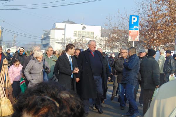 Šešelj: Radikali će ponovo preporoditi Surčin!
