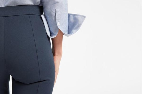 KUPILA FARMERKE NA SNIŽENJU I KRENULA NA POSAO: Kada je zavukla ruku u džep, imala je šta i da vidi, UŽAS!