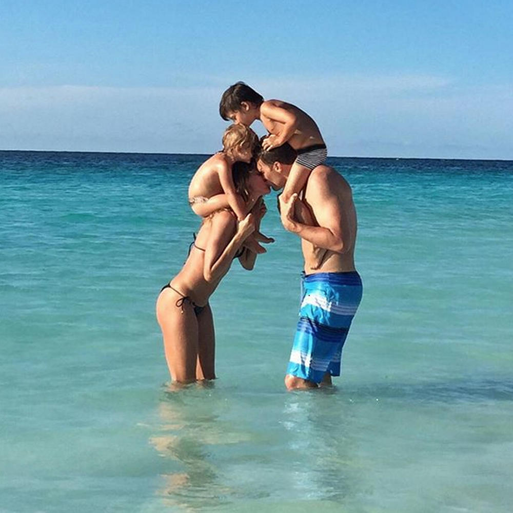 Tom Brejdi i Žizel Bundšen sa decom