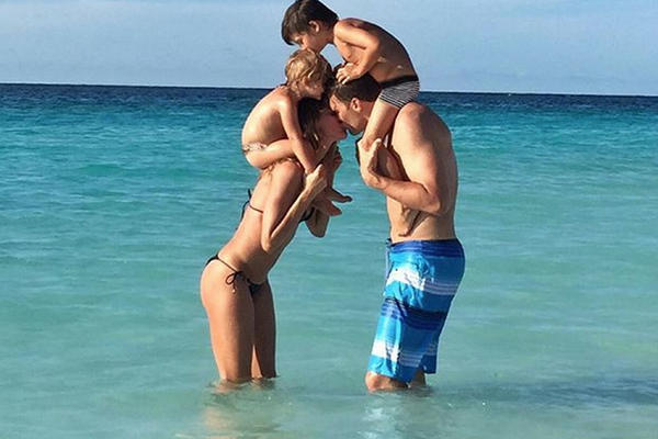 QUE BONITA! Proglašena je najlepšom Brazilkom koja je hodala zemljom a tek da vidite sestru bliznakinju, mrtva trka