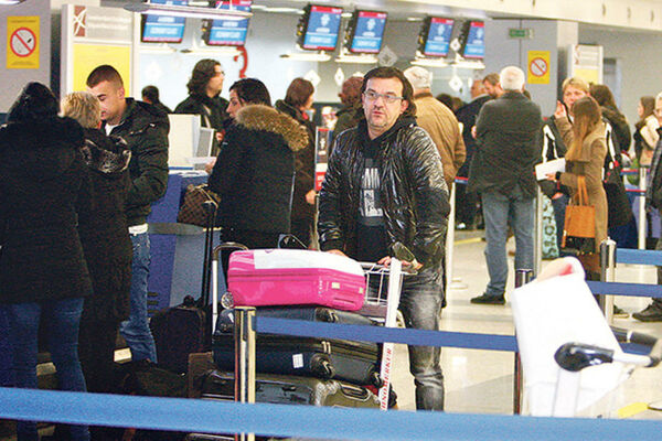 DRAMA NA AERODROMU: Lukas ne može da napusti Srbiju zbog POTERNICE!