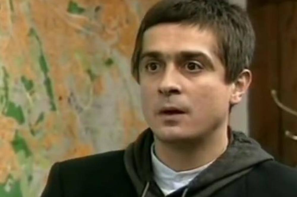 U "PORODIČNOM BLAGU" JE BIO BUBAMARA, MOMAK LUDAČKOG POGLEDA: Glumac više ne liči na sebe, a SIN mu je POZNATA FACA