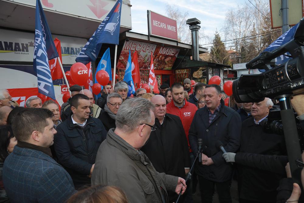 Marković je primetio da gotovo svuda nedostaju klupe  