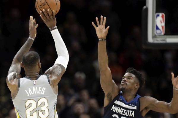 BJELICA VIDEO IZ PRVOG REDA ZAŠTO JE LEBRON NAJBOLJI: Brutalnom blokadom sprečio poraz i za sekund postigao koš za pobedu! (VIDEO)