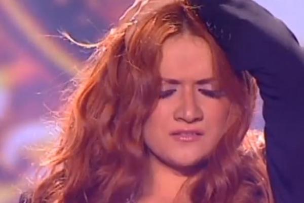 STRAVIČNA PORODIČNA TRAGEDIJA!Našoj pevačici OBA RODITELJA UMRLA od NAJTEŽE BOLESTI, A ONDA DOBILA JOŠ JEDAN UDARAC