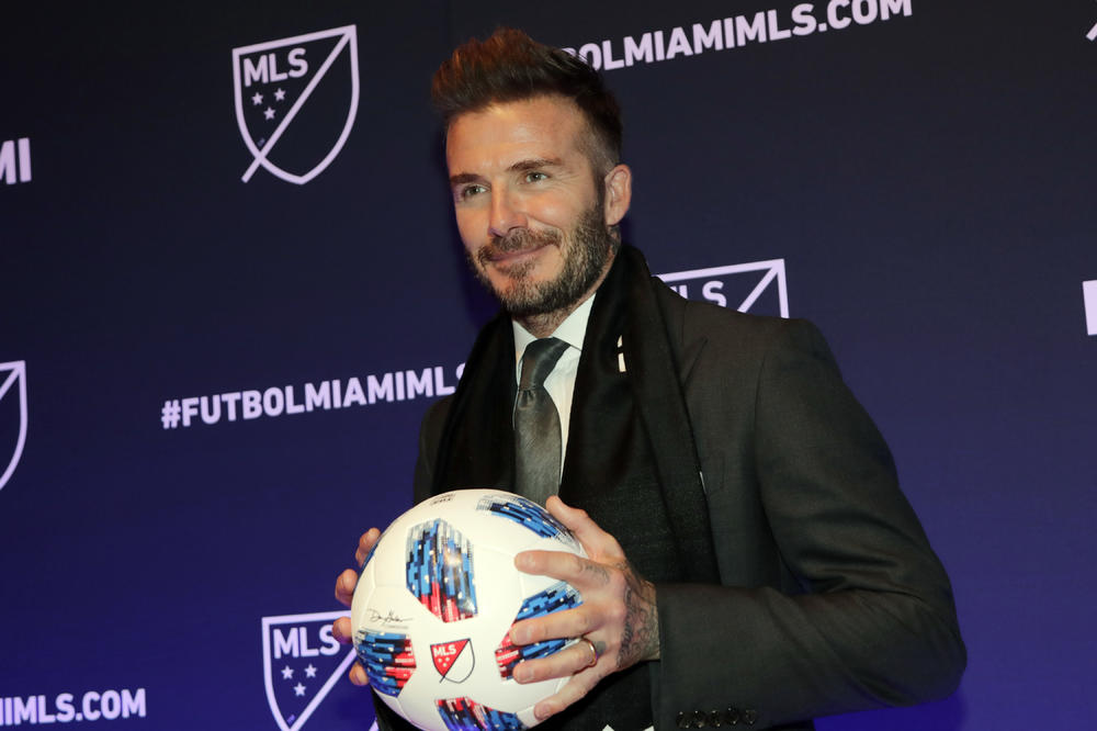 BEKAM MEĐU KRVOPIJAMA! Engleski superstar uleteo među 10 hiljada komaraca! (FOTO)